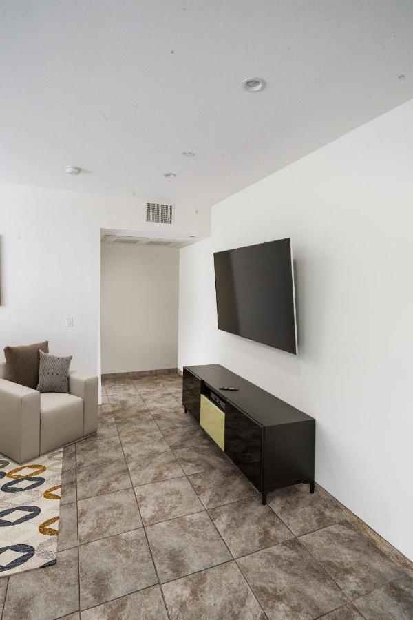 New Luxury Hollywood Sign View- Condo Лос-Анджелес Екстер'єр фото